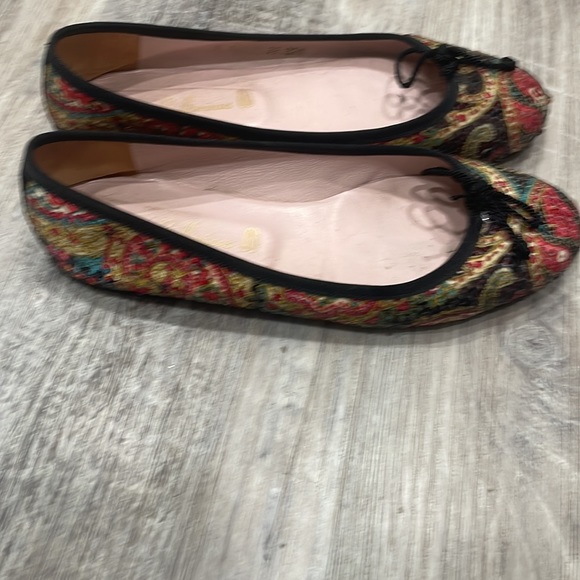 Flats - Picture 2 of 5